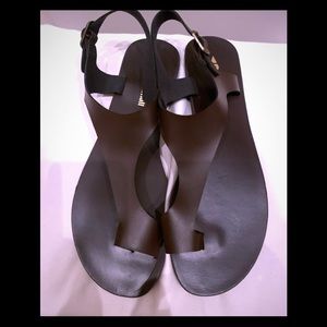 Toe hole sandals